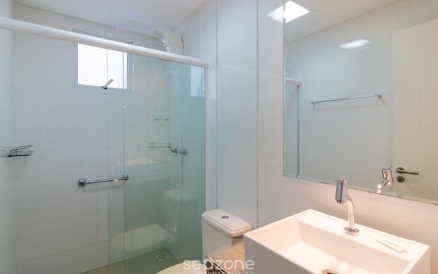 2-suite Apt w/ BBQ 550m From the Beach Ebf0702