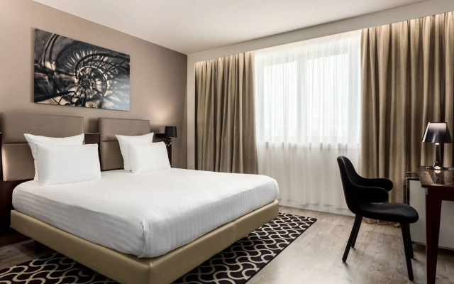 AC Porte Maillot Hotel