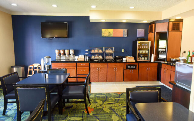 AmericInn by Wyndham Topeka