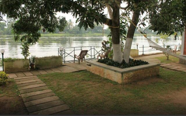 Riverine Resort