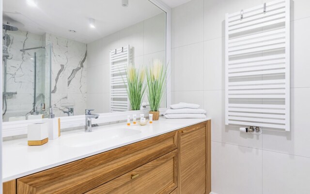 Bulwar Zachodzącego Słońca by Renters