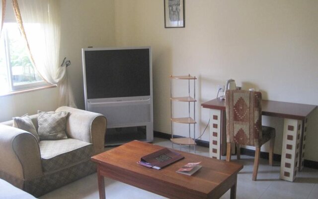 Axari Hotel & Suites