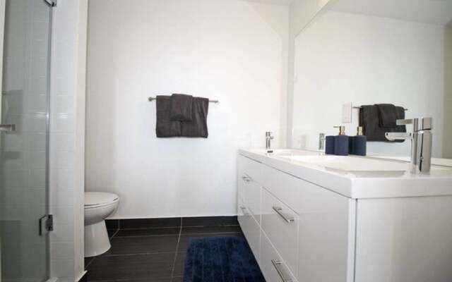 Executive 3Br in Entertainment District