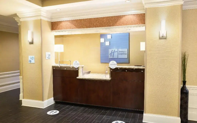 Holiday Inn Express & Suites Alpharetta - Windward Parkway by IHG