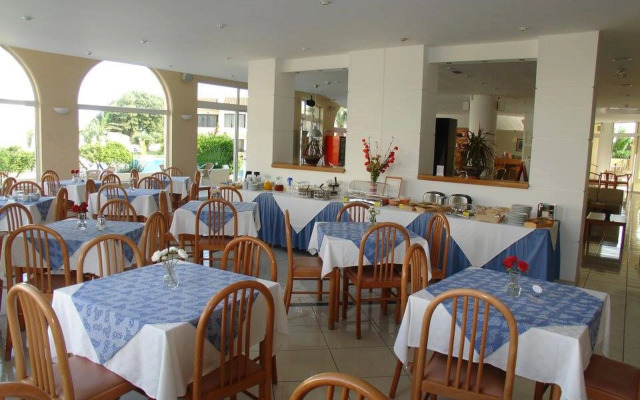 Summerland Hotel & Bungalows