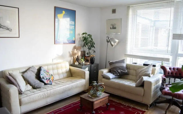 1 Bedroom Flat near DLR