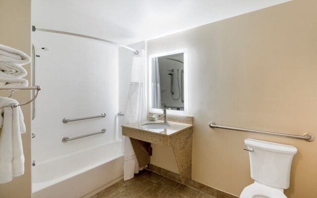 Best Western Plus Grand Castle Inn & Suites