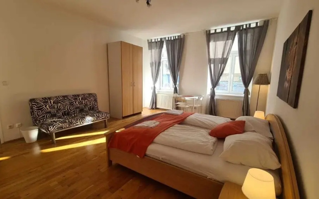 Comfortable 3BR Apartment Belvedere Area