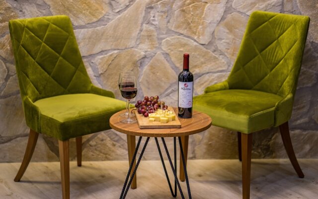 Отель AV Barton Hill