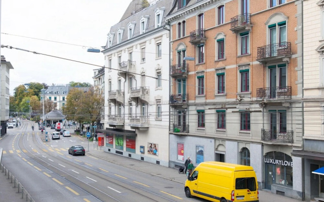ZH Kreuzplatz I - Hitrental Apartment