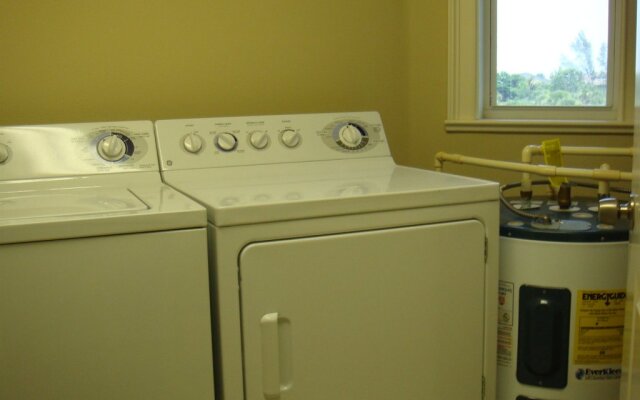 Spacious Englewood House with Deck - On The Beach!