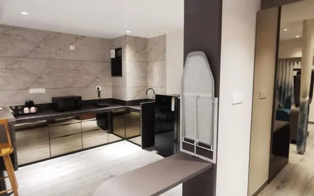 The Excellency by OYO Rooms