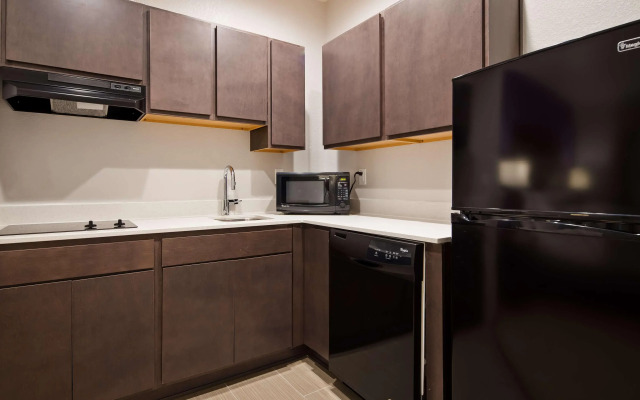 Best Western Plus Buda Austin Inn & Suites