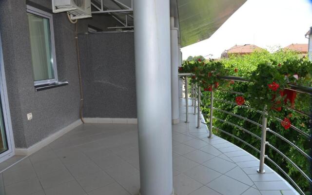 Apartment and Rooms In Club