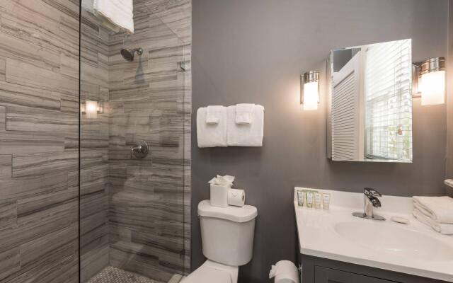 Alexander's Guesthouse - Adults Only