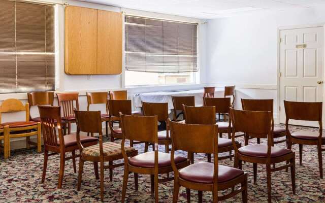 Rodeway Inn Colonial Heights I-95