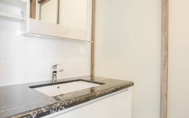 Fully Furnished With Pleasure 2Br At Sky House Bsd Apartment