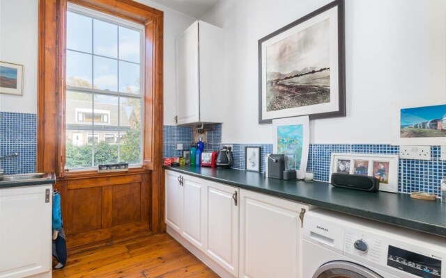 Stylish 1 bed Near Greenwich for 4!