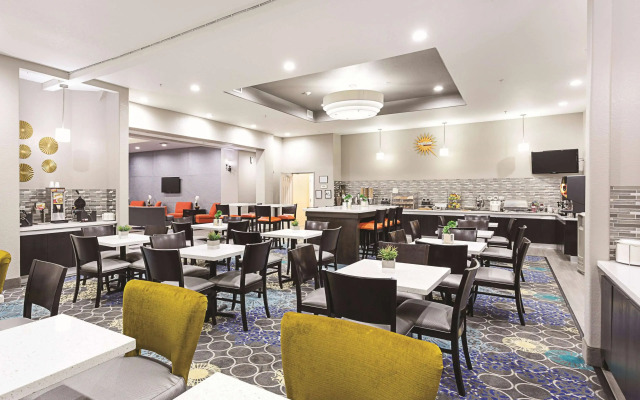 La Quinta Inn & Suites by Wyndham San Antonio Northwest