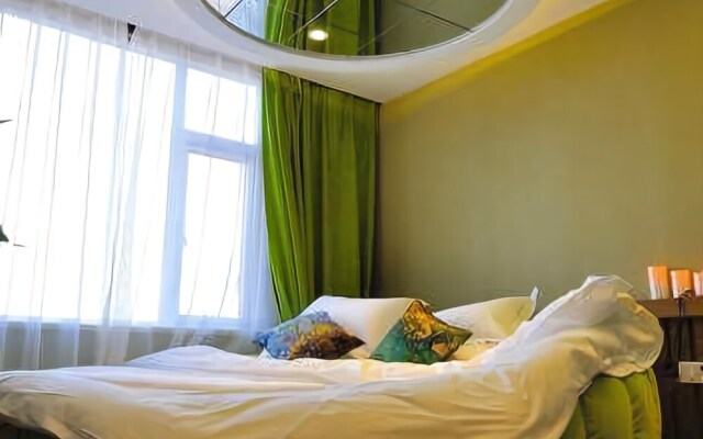 The Love of Maple Theme Hotel