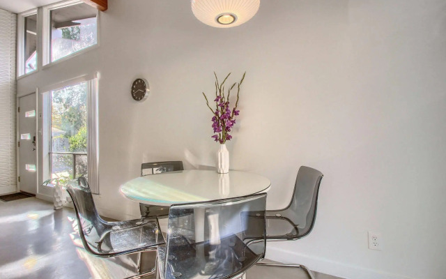 Travis Heights Modern I