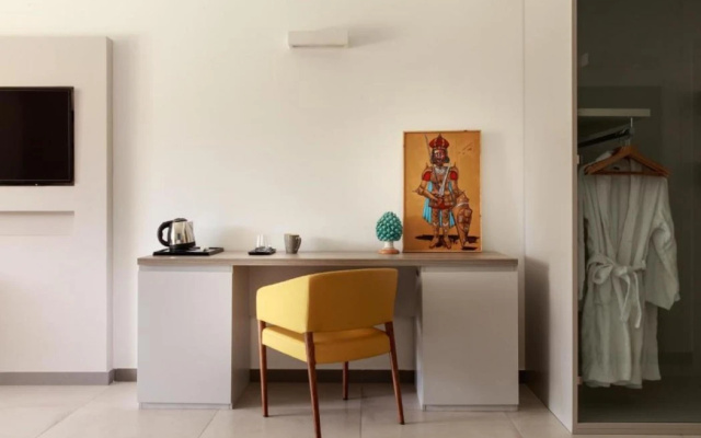 Luna Minoica Suites
