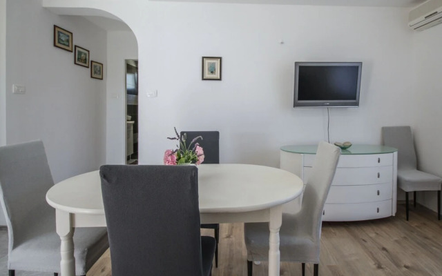 Opera Apartments and studio