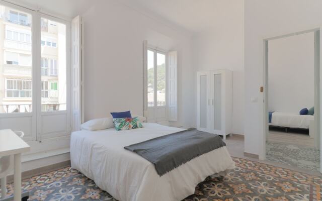 Cosy 7 Bedrooms in Plaza Merced
