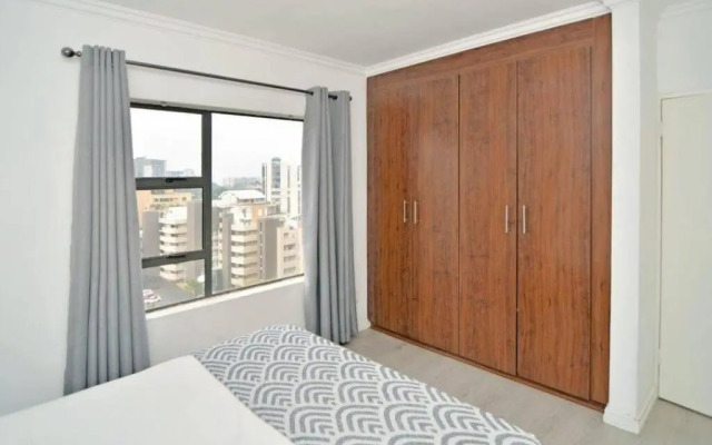 Great 2 bedroom, serviced apartment, views, pool!