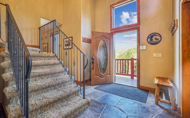 High Point Lodge 5 Bedroom Home by RedAwning