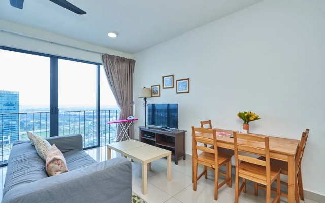 OYO Home 44001 Elegant Studio Setia Alam Trefoil