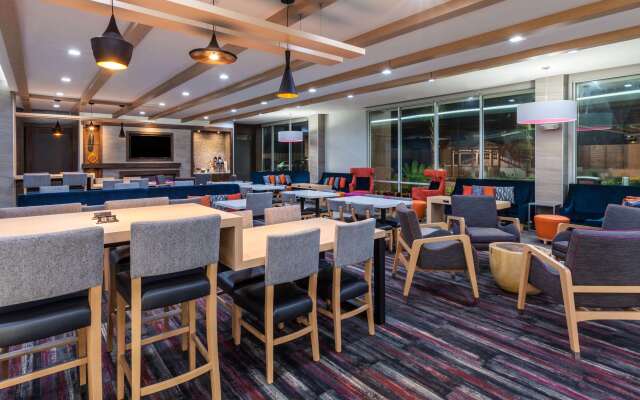 La Quinta Inn & Suites by Wyndham Houston East at Sheldon Rd