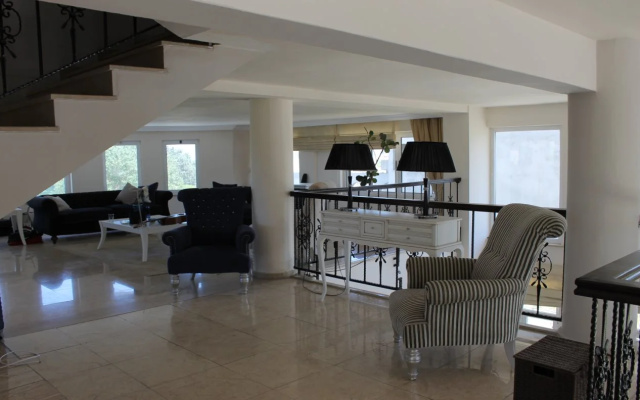 The Prince Inn Hotel & Villas