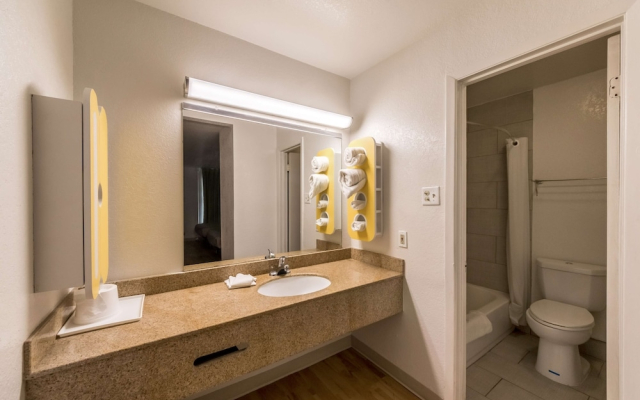 Studio 6 San Antonio, TX - Fort Sam Houston Area