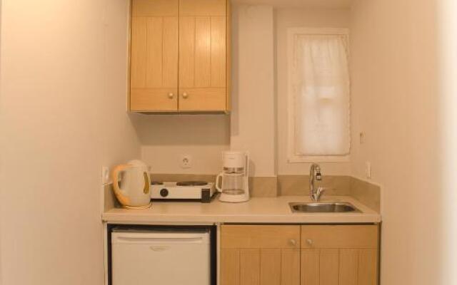 Kalypso Studios & Rooms