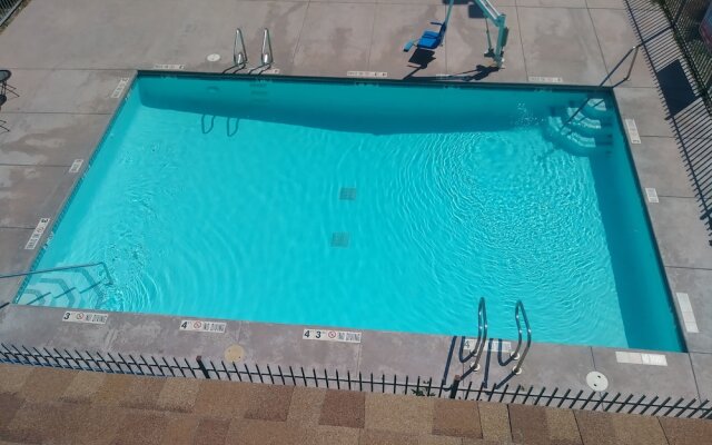 Big Chile Inn & Suites
