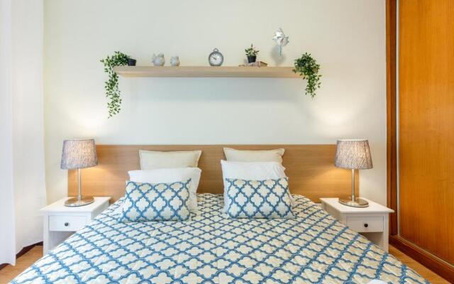 Deluxe Bright Flat with Netflix by Host Wise