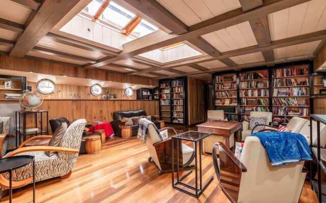 Luxury Canary Wharf House Boat