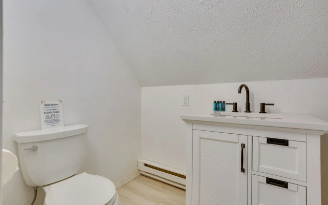 Modern Poconos Chalet w/ Private Hot Tub, Fire Pit