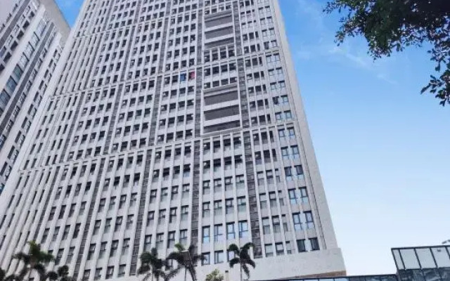 Xingfu Holiday Hotel (Buji Shenzhen East Railway Station Branch)