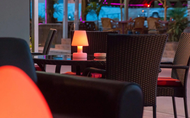 Hideaway Guest House And Bar