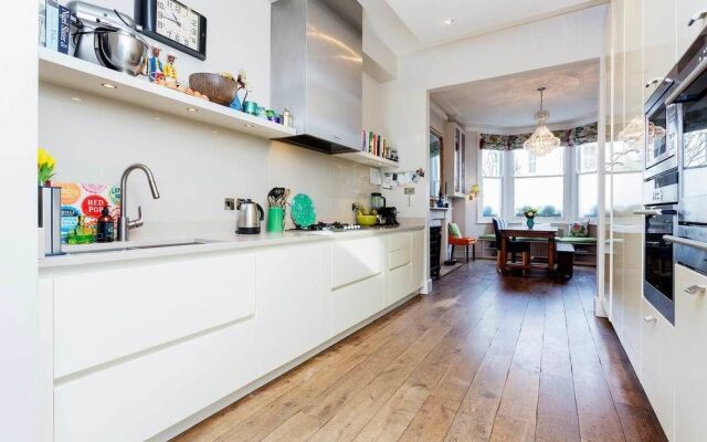 Veeve - Designer Luxe