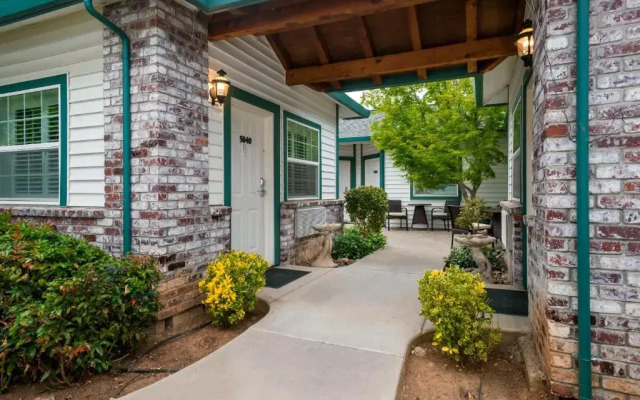 Grass Valley Courtyard Suites