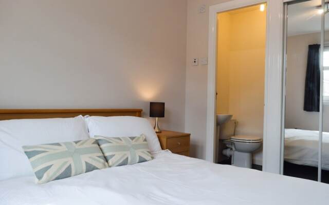 Attractive 3 Bedroom Flat in Central Haymarket