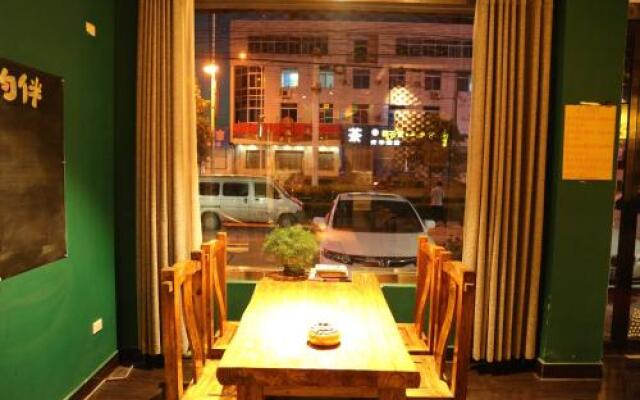 Huashan Lotus International Hostel