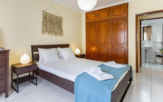 1BR Infante Flat in Quarteira by LovelyStay