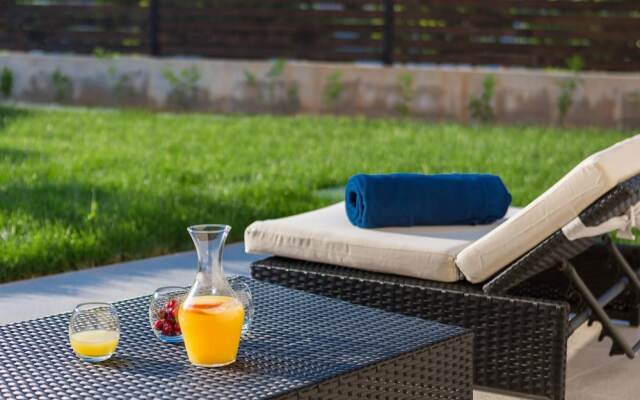 Villa Salt - 8 2 Heated Pool Trogir Near Beach