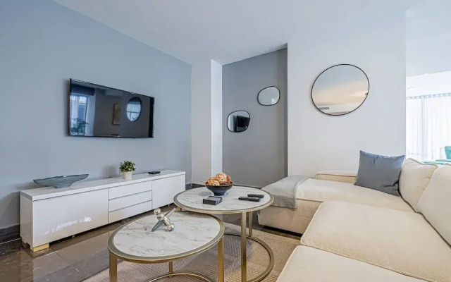 w Majestic 2BR w Perfect Balcony in YOO
