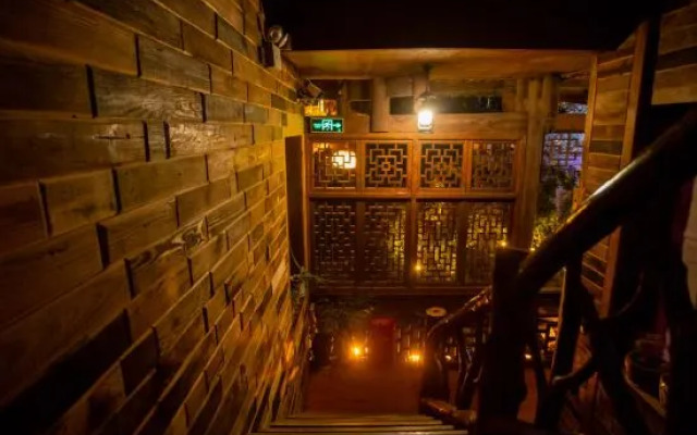 Baihe Renjia Inn (Furong Town Waterfall Branch)