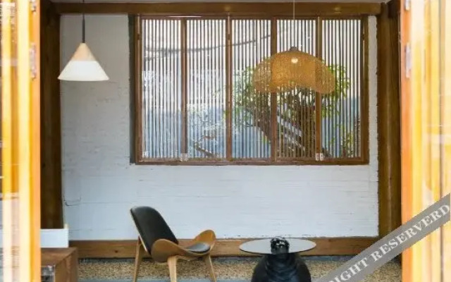 Tengchong and Shunhai Yan College Inn